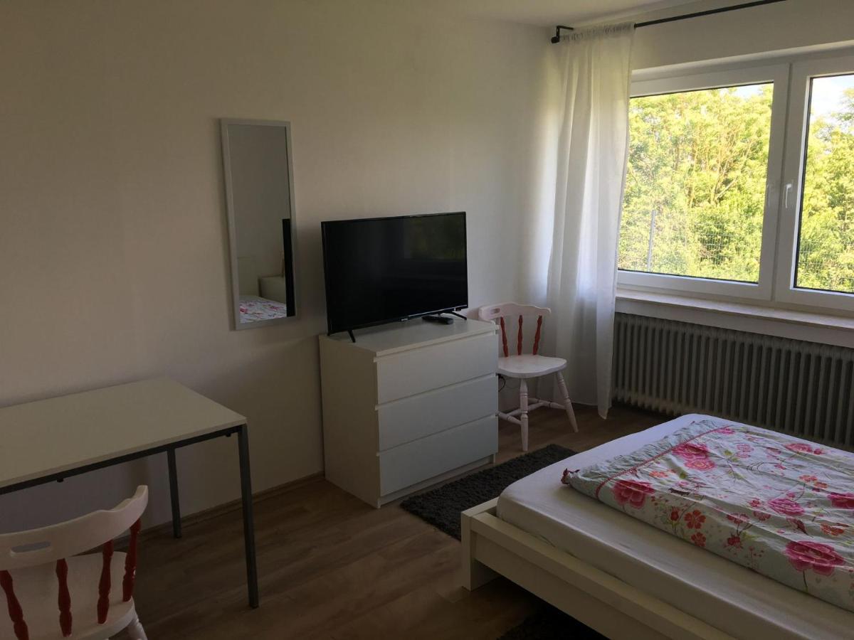 Mayen, Im Mohren, Privatzimmer Nr1, Waldrand, Nahe Nurburgring & Burg Eltz, Gemeinschaftsbad Exterior photo
